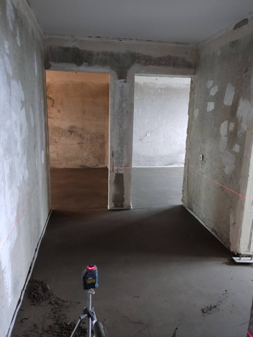 Лазерный уровень при устройстве стяжки